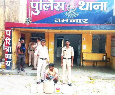 महुआ शराब संग आरोपी गिरफ्तार 