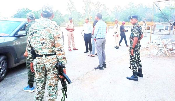 कलेक्टर ने किया बागनदी  चेक पोस्ट का निरीक्षण