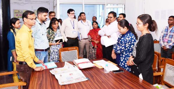 व्यय प्रेक्षक रंजन ने मीडिया सेंटर का किया निरीक्षण