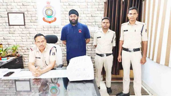 ढाबा में रेड, शराब जब्त, संचालक गिरफ्तार