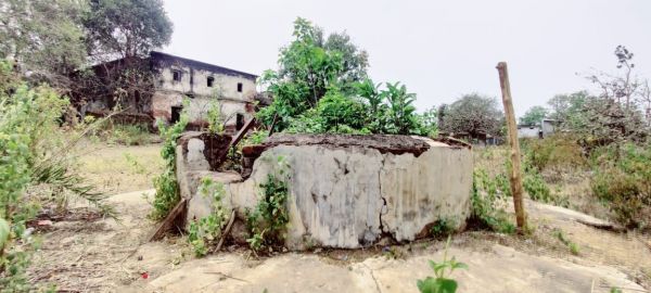 1900 ईंसवी में बना कुआं खण्डर की कगार पर