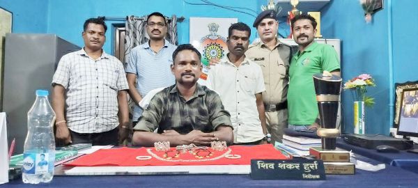 पड़ोसी ही निकला चोर, जेवर जब्त 