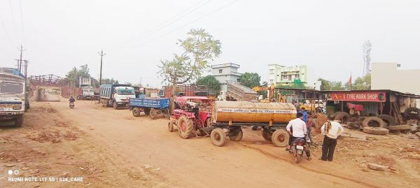 मोटर गैरेज मरम्मत वर्कशॉप को बंद कराने वार्डवासियों ने सौंपा ज्ञापन