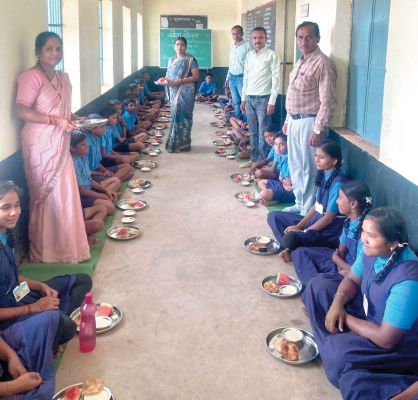किरवई के स्कूल में न्योता भोज