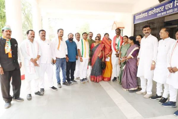 बीरेश के नामांकन रैली में सिहावा के कांग्रेसी हुए शामिल 