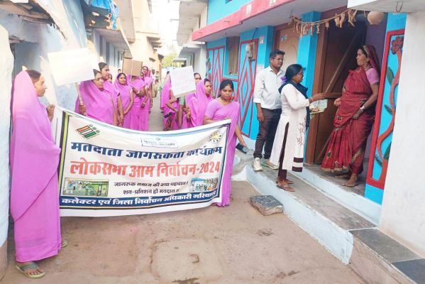 महिलाओं ने निकाली मतदान जागरूकता कलश दीप यात्रा