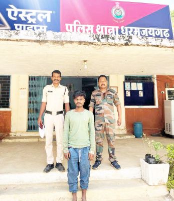 धारदार हथियार लहरा रहा युवक गिरफ्तार 