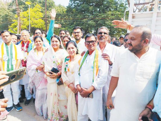 ताम्रध्वज के नामांकन में शामिल हुए कुरुद के कांग्रेसी नेता