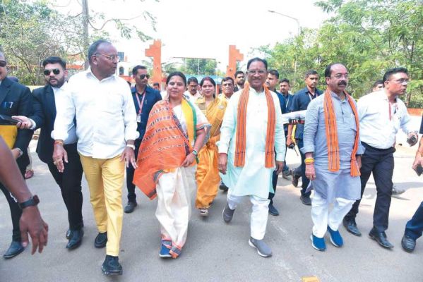 रुपकुमारी के नामांकन में कुरुद के सैकड़ों भाजपाई शामिल