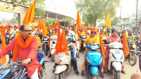 बाईक रैली में पूर्व विधायक हुईं शामिल