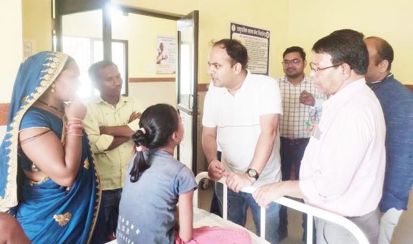 दशगात्र में फूड पाइजनिंग से 99 बीमार, गांव में स्वास्थ्य कैंप 