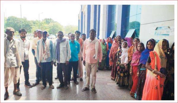 रेत घाट चालू करने कलेक्टर से गुहार