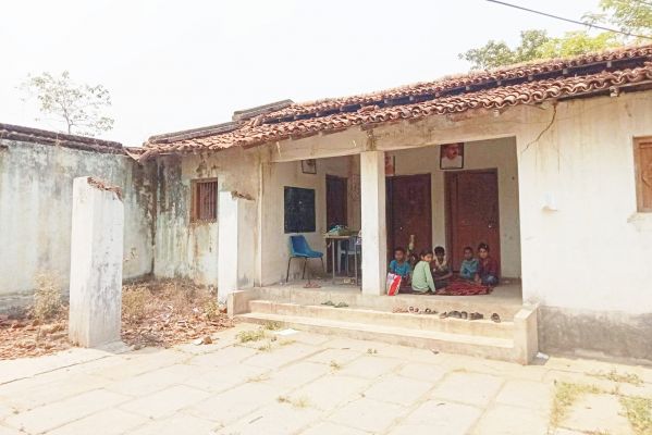 सरकारी भवन फिर भी किराये में आंगनबाड़ी 