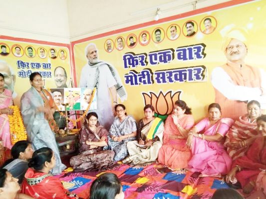 बृजमोहन को जिताने महिला मोर्चा की बैठक 