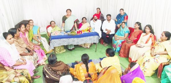राज्यसभा सांसद ने कार्यकर्ताओं से चर्चा की 