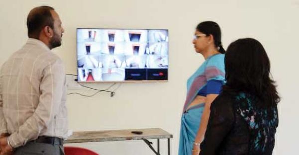 मुख्य निर्वाचन पदाधिकारी कंगाले ने स्ट्रांग रूम का किया निरीक्षण