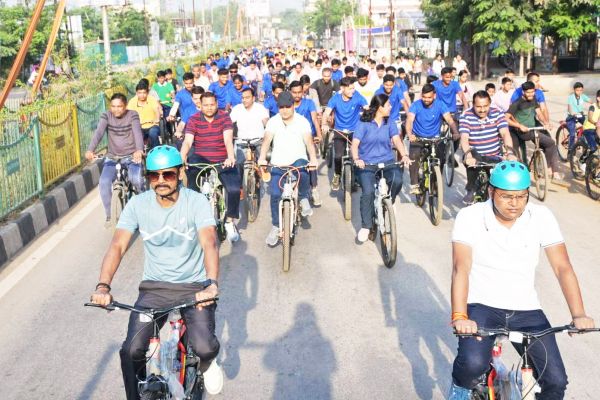 साइकिल रैली से मतदान का संदेश, कलेक्टर-एसपी हुए शामिल