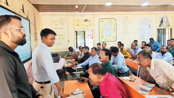 आम चुनाव: मतदान दलों को प्रशिक्षण