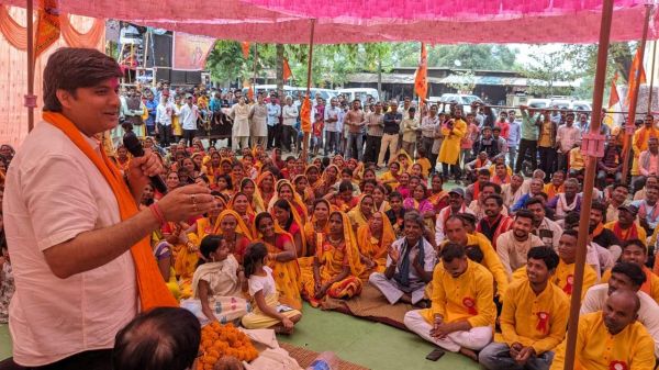 लोगों को हुनरमंद बनाकर मोदी ने  देश की बेरोजगारी दूर की- अभिषेक 