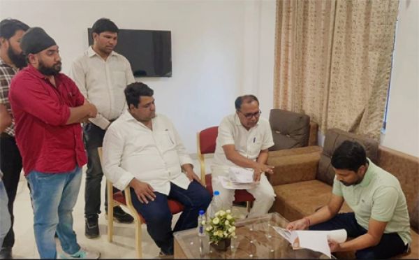 आचार संहिता उल्लंघन पर कार्रवाई की मांग