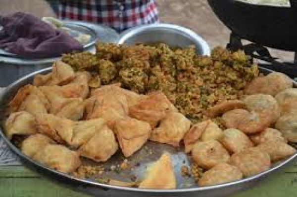 खुले में बिक रहे खाद्य पदार्थों  से स्वास्थ्य को खतरा