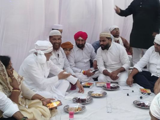 पूर्व सीएम रोजा इफ्तार व कर्मा  जयंती कार्यक्रम में हुए शामिल