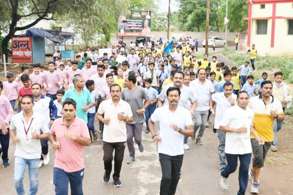 शत प्रतिशत मतदान के लिए जागरूकता दौड़, कलेक्टर-एसपी हुए शामिल