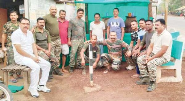 पुलिस जवानों ने खोला प्याऊ सेंटर, राहगीरों को पिला रहे पानी