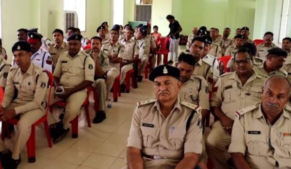 पुलिस कर्मी सीख रहे इलाज करना ताकि कर सकें पीडि़तों की मदद