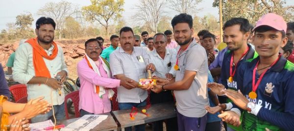 क्रिकेट स्पर्धा समापन, अभिनव यदु ने किया पुरस्कार वितरण