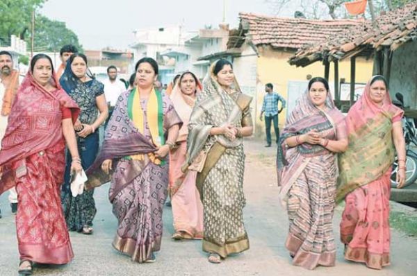 भाजपा प्रत्याशी रूपकुमारी चौधरी का जनसंपर्क