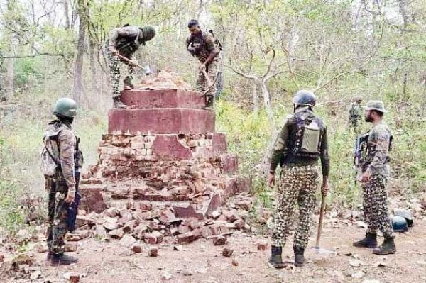 आईटीबीपी ने ध्वस्त किया नक्सल स्मारक