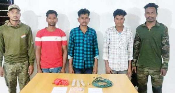 विस्फोटक के साथ तीन नक्सली गिरफ्तार