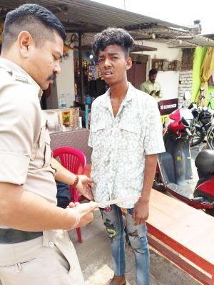 चाकू संग आरोपी गिरफ्तार