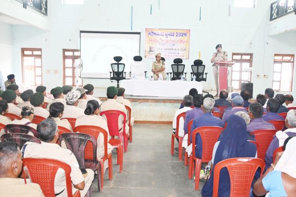 कोटवारों, नगर सैनिकों व वनरक्षकों की कार्यशाला 