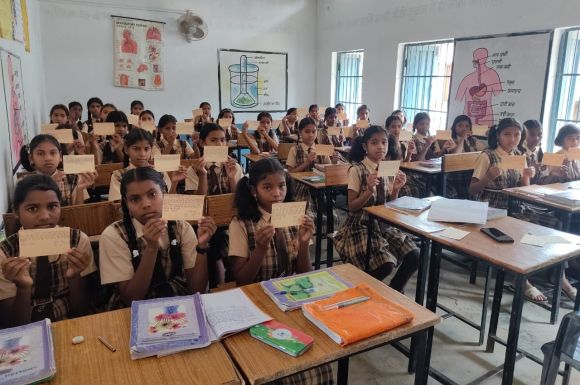स्कूली बच्चों ने पालकों को लिखा पत्र,  शत प्रतिशत मतदान का किया आह्वान