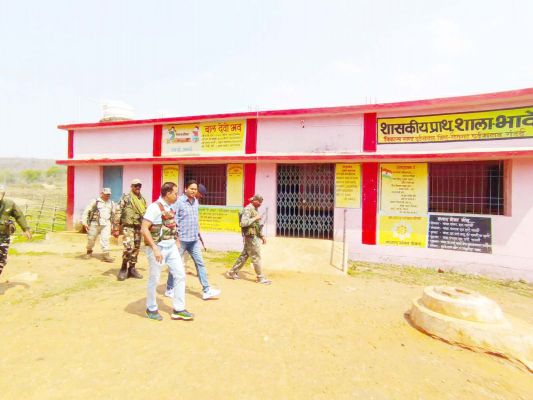 कलेक्टर-एसपी ने किया नक्सल प्रभावित इलाकों का भ्रमण
