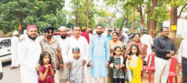 विधायक ने दी मुस्लिम भाइयों को बधाई