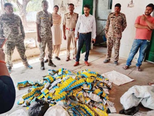 कई दुकानों में छापा, नकली सिगरेट और फेवीक्विक जब्त