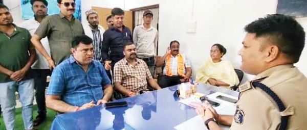 कांग्रेसी प्रत्याशी कवासी लखमा के विरुद्ध भाजपाइयों ने कोतवाली पुलिस में दर्ज करवाई शिकायत