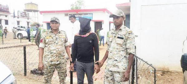 हार्डकोर नक्सल लीडर विजय रेड्डी का कुरियर बॉय गिरफ्तार
