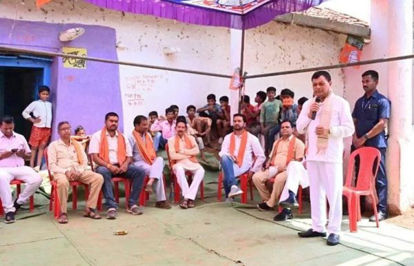 प्रभारी मंत्री लखन लाल ने किया जनसंपर्क