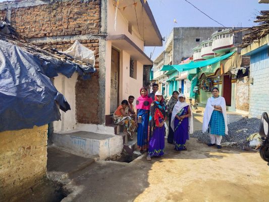 नपं सीएमओ ने किया वार्डों का दौरा