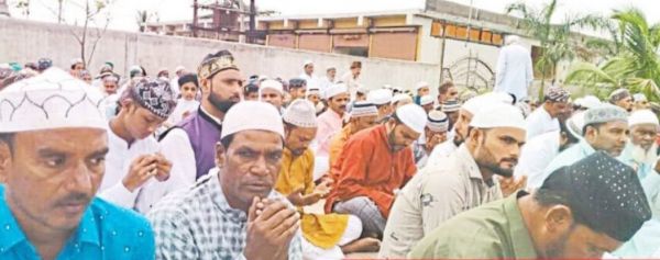 ईदगाह पर पढ़ी विशेष नमाज, हिंदुस्तान की तरक्की की दुआ