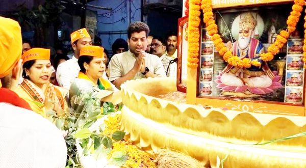 झूलेलाल जयंती पर  निकाली शोभायात्रा