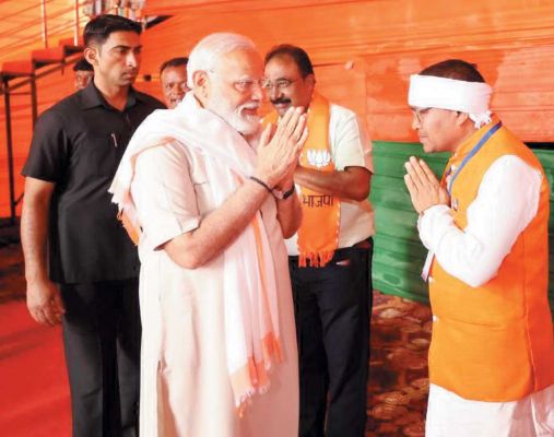 पीएम का आदिवासी नेता ने किया स्वागत