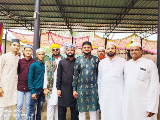धूमधाम से मनी ईद, देश में अमन-चैन और खुशहाली की दुआएं 