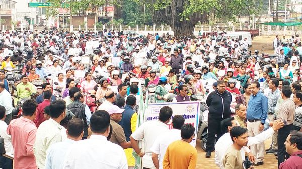 मानव श्रृंखला-बाइक रैली से मतदान के प्रति किया जागरूक