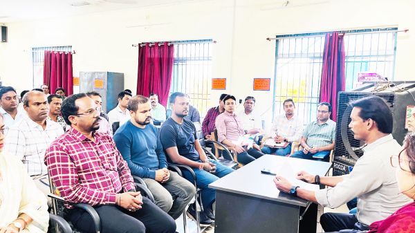 टीम वर्क व समन्वय से काम करने के निर्देश