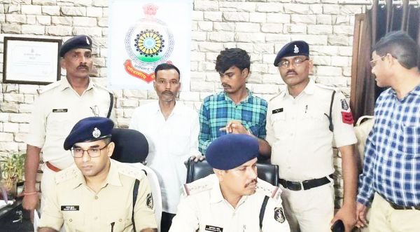 15 किलो गांजा संग 2 पकड़ाए